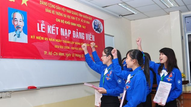 Đảng viên có con ngoài giá thú thì bị xử lý như thế nào?