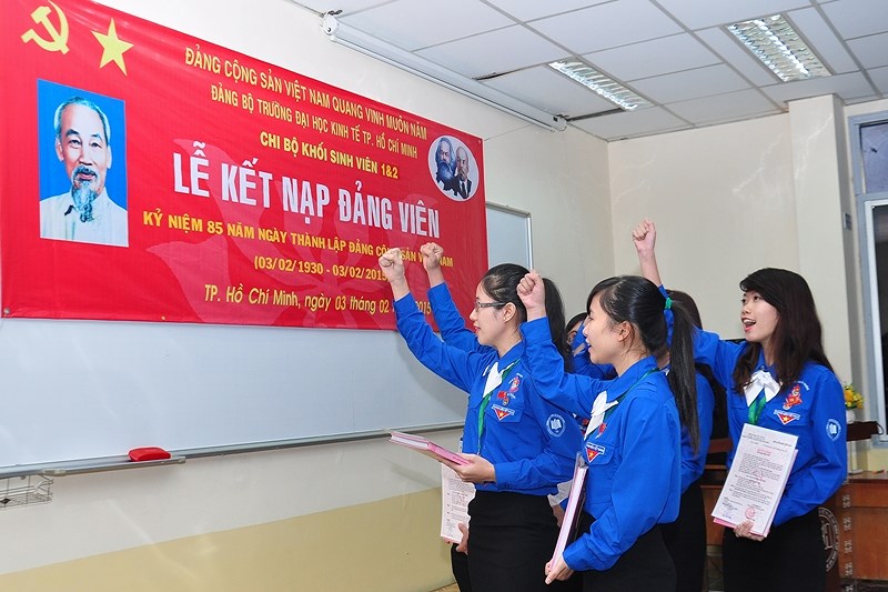 Đảng viên có con ngoài giá thú thì bị xử lý như thế nào?