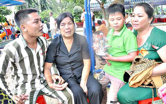 Quy định pháp luật về chế độ gặp người thân của phạm nhân
