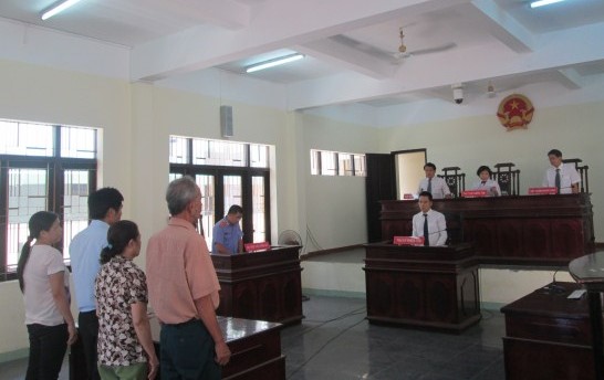 Hội đồng xét xử ra quyết định tiếp tục giải quyết vụ án dân sự như thế nào?