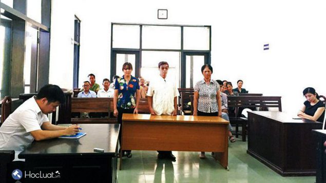 Thủ tục hỏi tại phiên tòa sơ thẩm vụ án hành chính