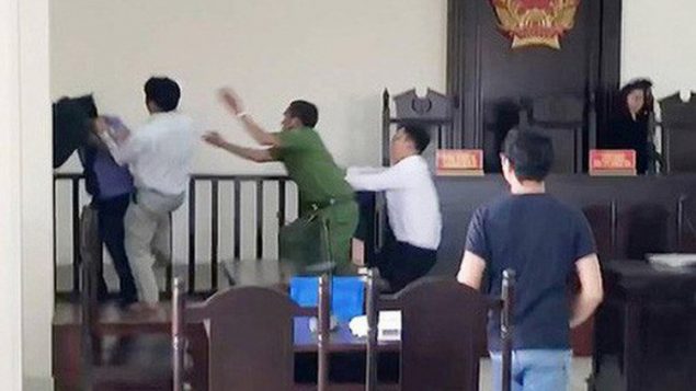 Xử lý hành vi không chấp hành quyết định của Tòa án