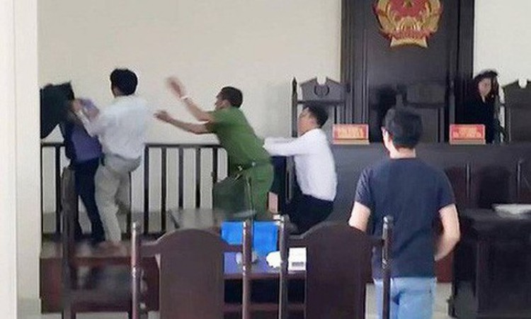 Xử lý hành vi không chấp hành quyết định của Tòa án