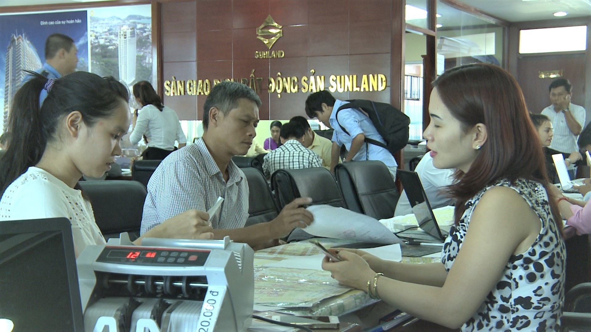 Thời điểm có hiệu lực của hợp đồng nhà đất mà quy định phải có công chứng, chứng thực