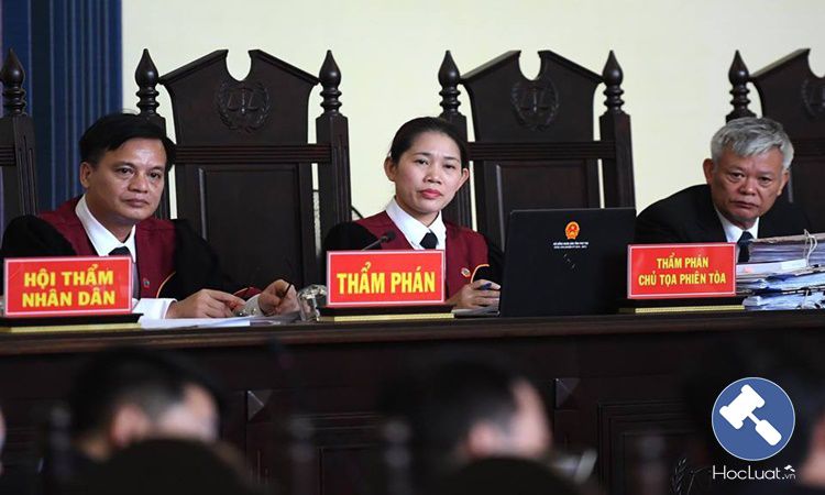 Thẩm phán với việc giải thích pháp luật