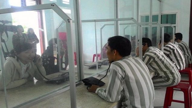 Có được thăm phạm nhân khi chưa là vợ chồng?