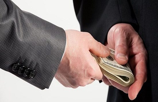 Dấu hiệu pháp lý của Tội đưa hối lộ tại Bộ luật Hình sự 2015