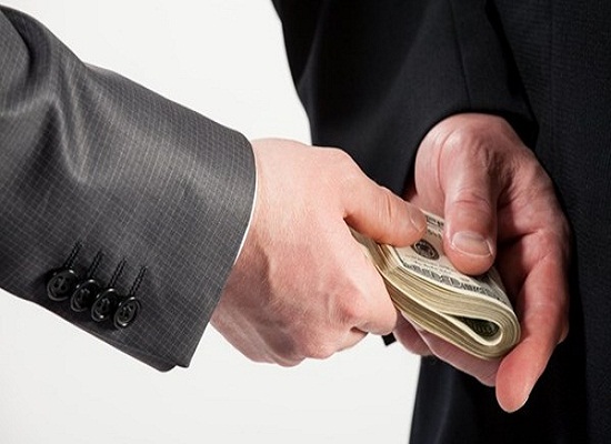 Dấu hiệu pháp lý của Tội đưa hối lộ tại Bộ luật Hình sự 2015