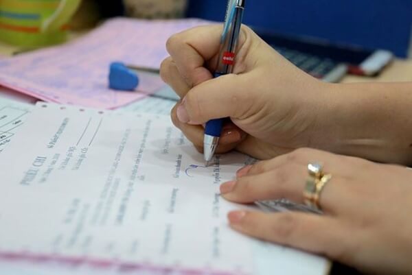 Màu mực chữ ký trên hợp đồng, hóa đơn, chứng từ kế toán