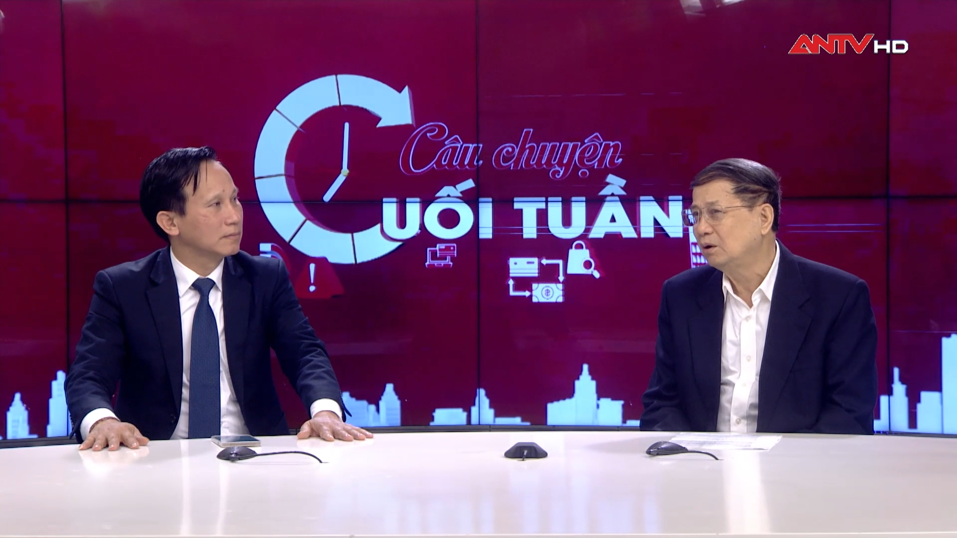 Luật sư Hoàng Văn Hướng thảo luận về luật thuế thu nhập cá nhân